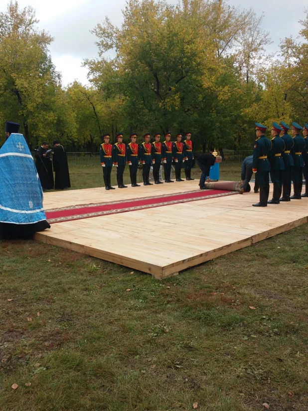 Патриарх Кирилл приехал на освящение камня на месте будущего собора.