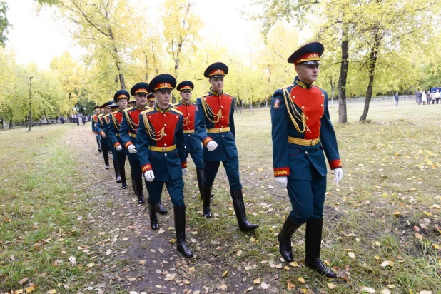 Патриарх Кирилл освятил камень будущего кафедрального собора в Барнауле 21 сентября 2015 года.