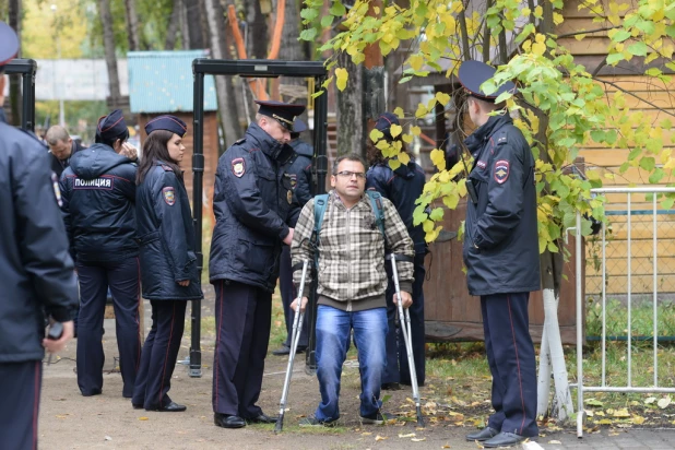 Патриарх Кирилл освятил камень будущего кафедрального собора в Барнауле 21 сентября 2015 года.