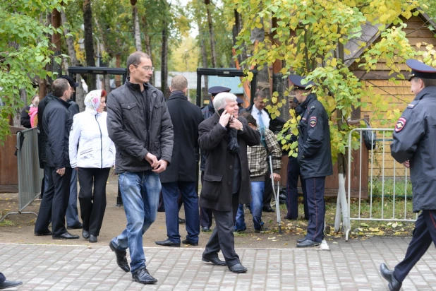 Патриарх Кирилл освятил камень будущего кафедрального собора в Барнауле 21 сентября 2015 года.