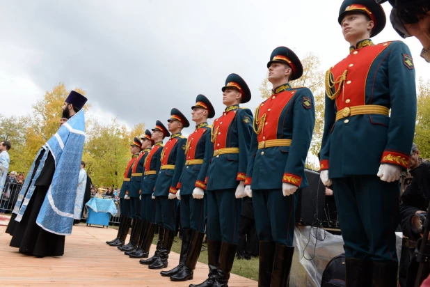 Патриарх Кирилл освятил камень будущего кафедрального собора в Барнауле 21 сентября 2015 года.