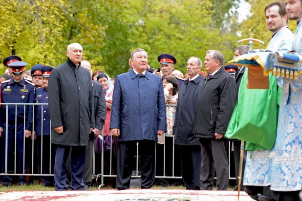 Патриарх Кирилл освятил камень будущего кафедрального собора в Барнауле 21 сентября 2015 года.