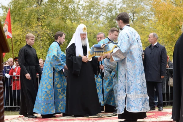 Патриарх Кирилл освятил камень будущего кафедрального собора в Барнауле 21 сентября 2015 года.