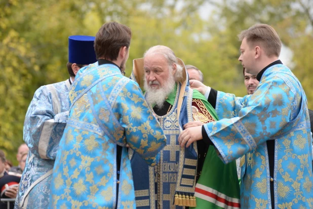 Патриарх Кирилл освятил камень будущего кафедрального собора в Барнауле 21 сентября 2015 года.