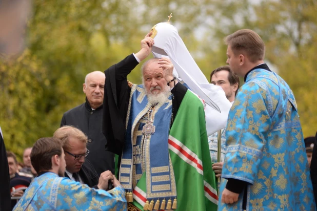 Патриарх Кирилл освятил камень будущего кафедрального собора в Барнауле 21 сентября 2015 года.