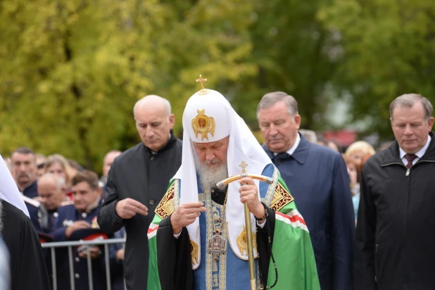 Патриарх Кирилл освятил камень будущего кафедрального собора в Барнауле 21 сентября 2015 года.