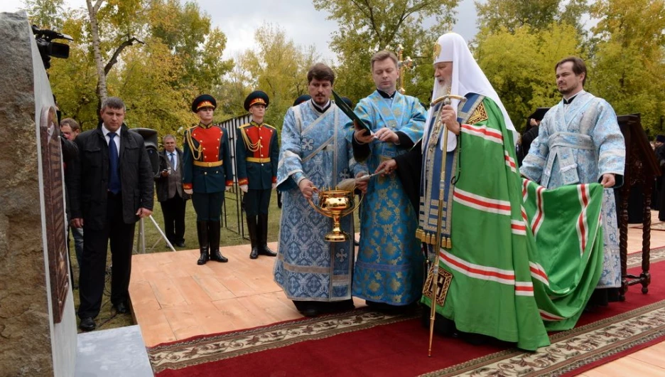 Патриарх Кирилл освятил камень будущего кафедрального собора в Барнауле 21 сентября 2015 года.