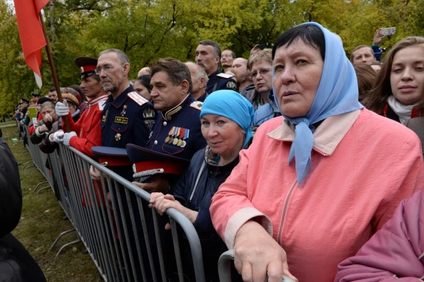 Патриарх Кирилл освятил камень будущего кафедрального собора в Барнауле 21 сентября 2015 года.