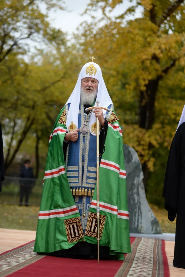 Патриарх Кирилл освятил камень будущего кафедрального собора в Барнауле 21 сентября 2015 года.