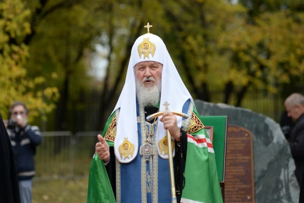 Патриарх Кирилл освятил камень будущего кафедрального собора в Барнауле 21 сентября 2015 года.