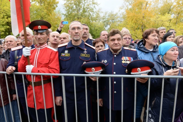 Патриарх Кирилл освятил камень будущего кафедрального собора в Барнауле 21 сентября 2015 года.