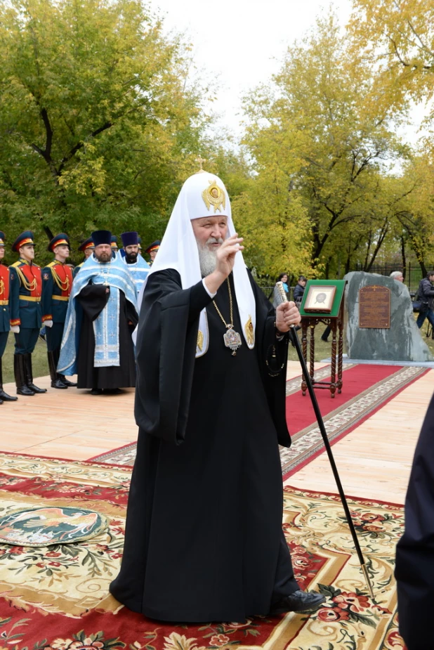 Патриарх Кирилл освятил камень будущего кафедрального собора в Барнауле 21 сентября 2015 года.