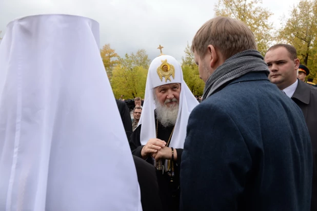 Патриарх Кирилл освятил камень будущего кафедрального собора в Барнауле 21 сентября 2015 года.