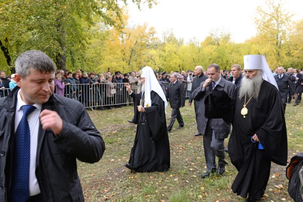 Патриарх Кирилл освятил камень будущего кафедрального собора в Барнауле 21 сентября 2015 года.