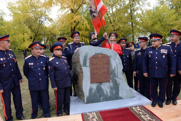 Патриарх Кирилл освятил камень будущего кафедрального собора в Барнауле 21 сентября 2015 года.