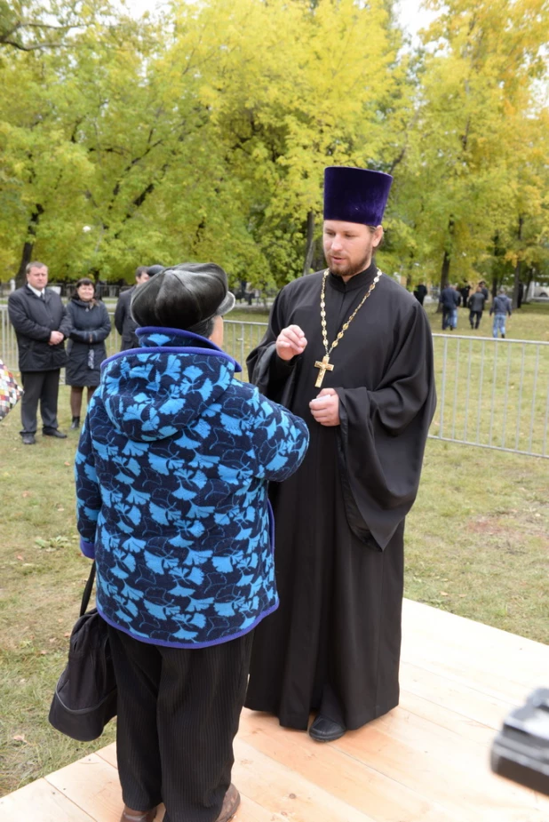 Патриарх Кирилл освятил камень будущего кафедрального собора в Барнауле 21 сентября 2015 года.