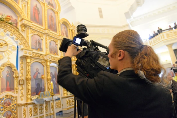 В барнаульском храме св. Димитрия Ростовского прошла божественая литургия, в которой принял участие патриарх московский и всея Руси Кирилл.