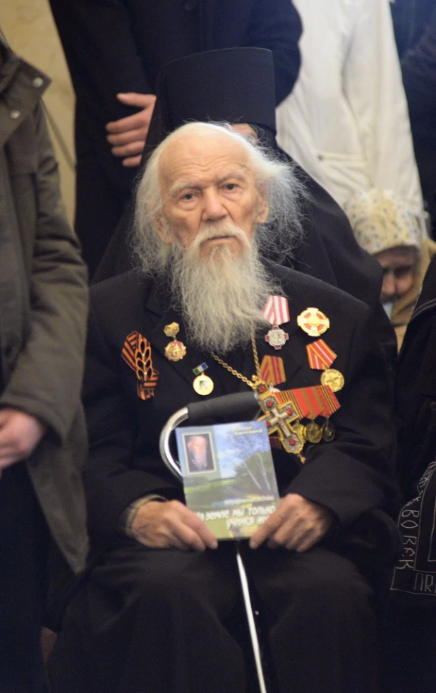 В барнаульском храме св. Димитрия Ростовского прошла божественая литургия, в которой принял участие патриарх московский и всея Руси Кирилл.