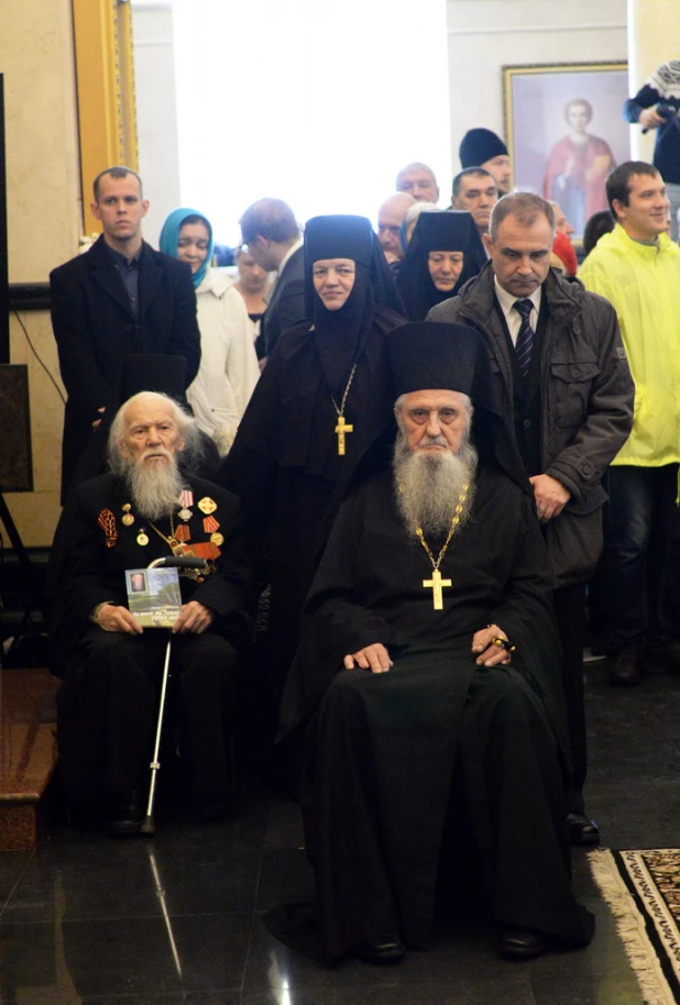 В барнаульском храме св. Димитрия Ростовского прошла божественая литургия, в которой принял участие патриарх московский и всея Руси Кирилл.