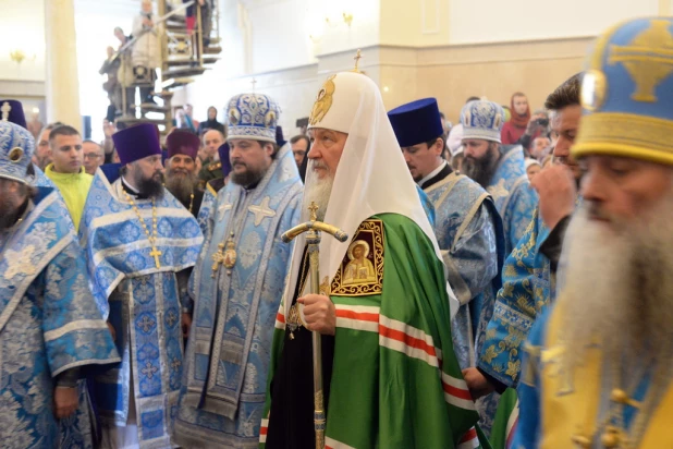 В барнаульском храме св. Димитрия Ростовского прошла божественая литургия, в которой принял участие патриарх московский и всея Руси Кирилл.