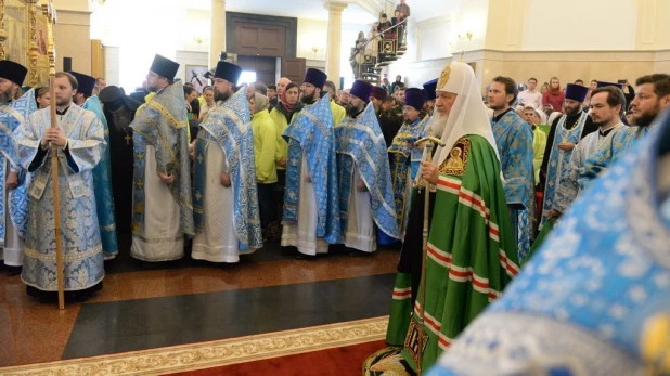 В барнаульском храме св. Димитрия Ростовского прошла божественая литургия, в которой принял участие патриарх московский и всея Руси Кирилл.