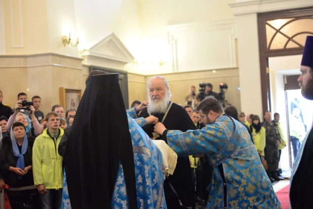 В барнаульском храме св. Димитрия Ростовского прошла божественая литургия, в которой принял участие патриарх московский и всея Руси Кирилл.