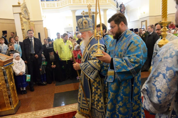 В барнаульском храме св. Димитрия Ростовского прошла божественая литургия, в которой принял участие патриарх московский и всея Руси Кирилл.