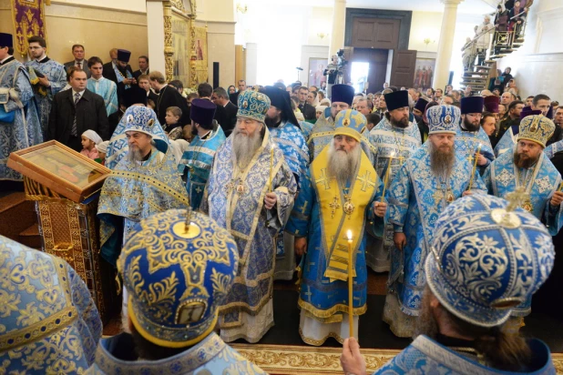 В барнаульском храме св. Димитрия Ростовского прошла божественая литургия, в которой принял участие патриарх московский и всея Руси Кирилл.