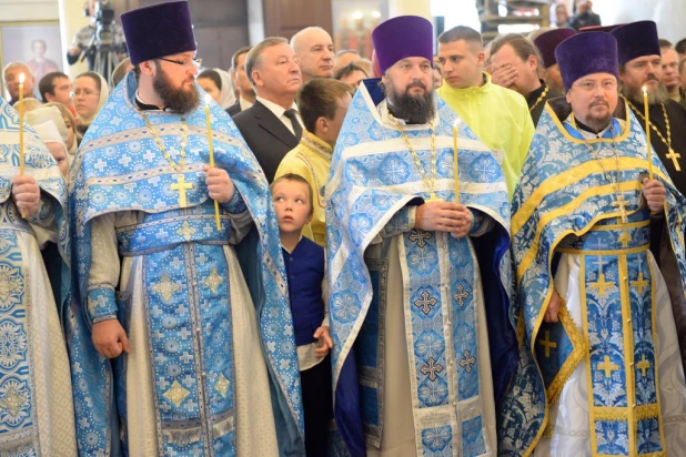 В барнаульском храме св. Димитрия Ростовского прошла божественая литургия, в которой принял участие патриарх московский и всея Руси Кирилл.