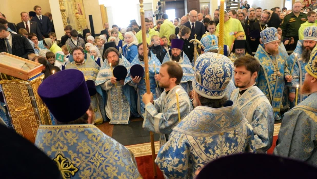 В барнаульском храме св. Димитрия Ростовского прошла божественая литургия, в которой принял участие патриарх московский и всея Руси Кирилл.