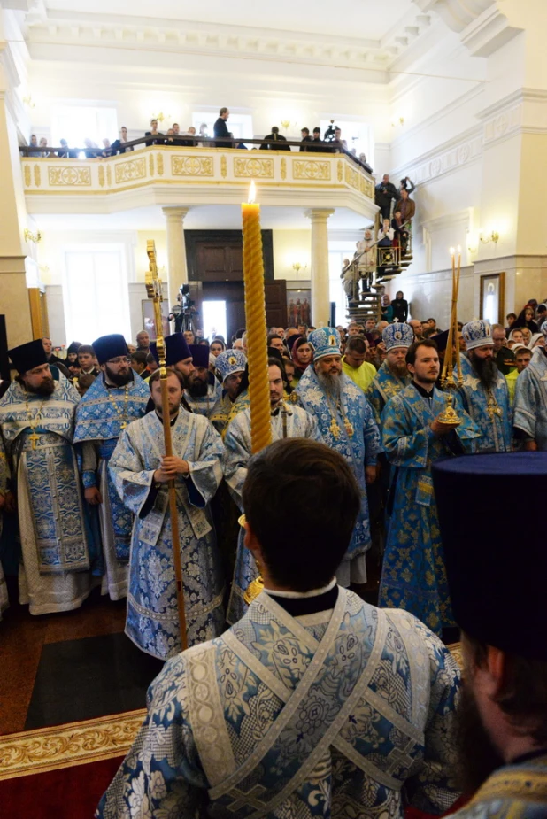 В барнаульском храме св. Димитрия Ростовского прошла божественая литургия, в которой принял участие патриарх московский и всея Руси Кирилл.