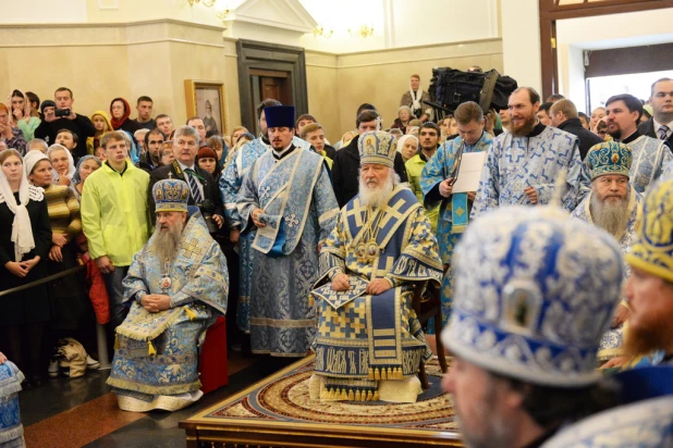 В барнаульском храме св. Димитрия Ростовского прошла божественая литургия, в которой принял участие патриарх московский и всея Руси Кирилл.