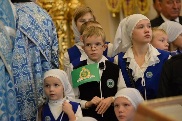 В барнаульском храме св. Димитрия Ростовского прошла божественая литургия, в которой принял участие патриарх московский и всея Руси Кирилл.