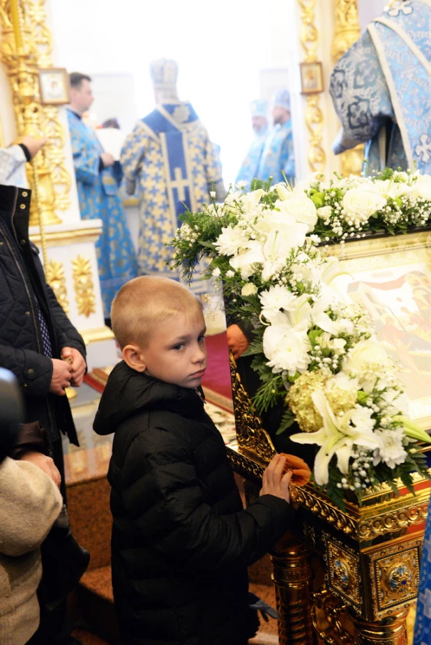 В барнаульском храме св. Димитрия Ростовского прошла божественая литургия, в которой принял участие патриарх московский и всея Руси Кирилл.