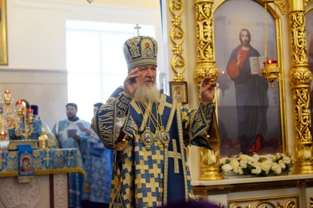 В барнаульском храме св. Димитрия Ростовского прошла божественая литургия, в которой принял участие патриарх московский и всея Руси Кирилл.