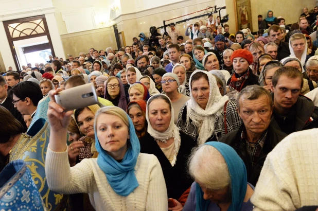 В барнаульском храме св. Димитрия Ростовского прошла божественая литургия, в которой принял участие патриарх московский и всея Руси Кирилл.