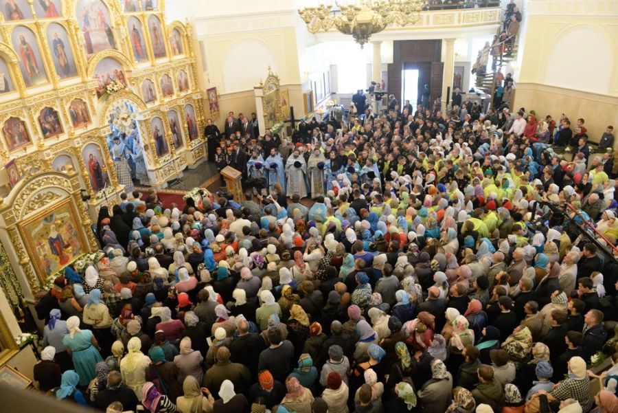 В барнаульском храме св. Димитрия Ростовского прошла божественая литургия, в которой принял участие патриарх московский и всея Руси Кирилл.