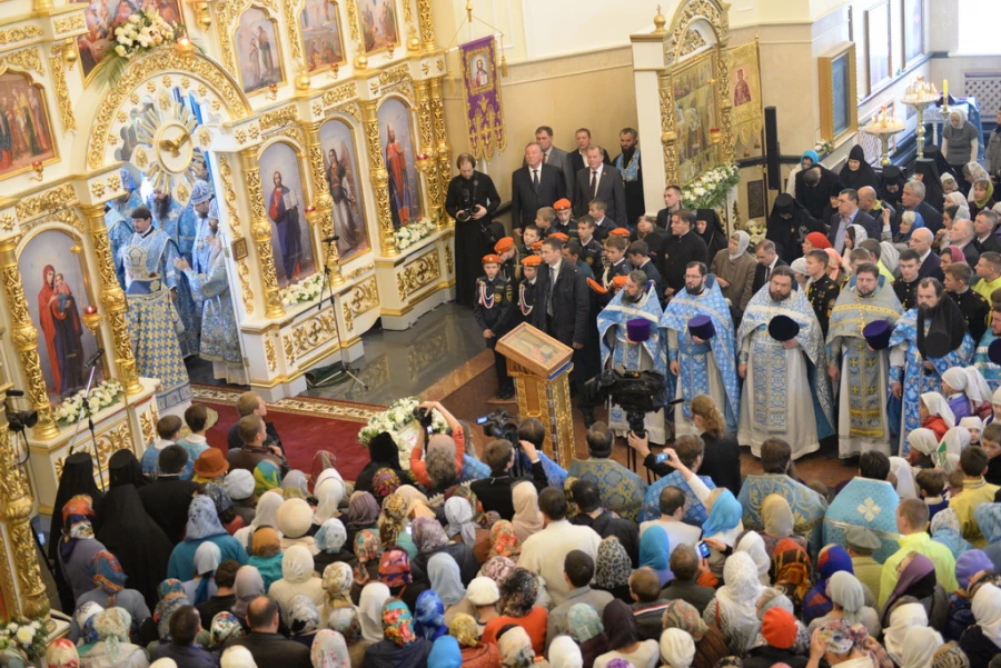 В барнаульском храме св. Димитрия Ростовского прошла божественая литургия, в которой принял участие патриарх московский и всея Руси Кирилл.