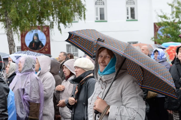 В барнаульском храме св. Димитрия Ростовского прошла божественая литургия, в которой принял участие патриарх московский и всея Руси Кирилл.