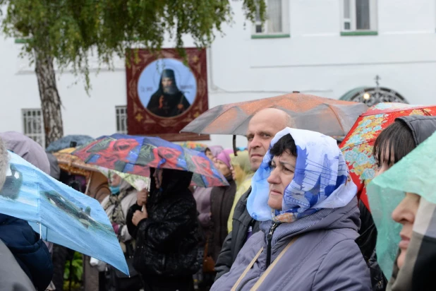 В барнаульском храме св. Димитрия Ростовского прошла божественая литургия, в которой принял участие патриарх московский и всея Руси Кирилл.