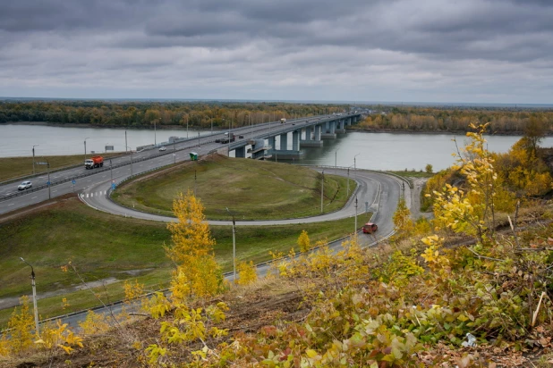 В Барнауле ломают лестницу ВДНХ.