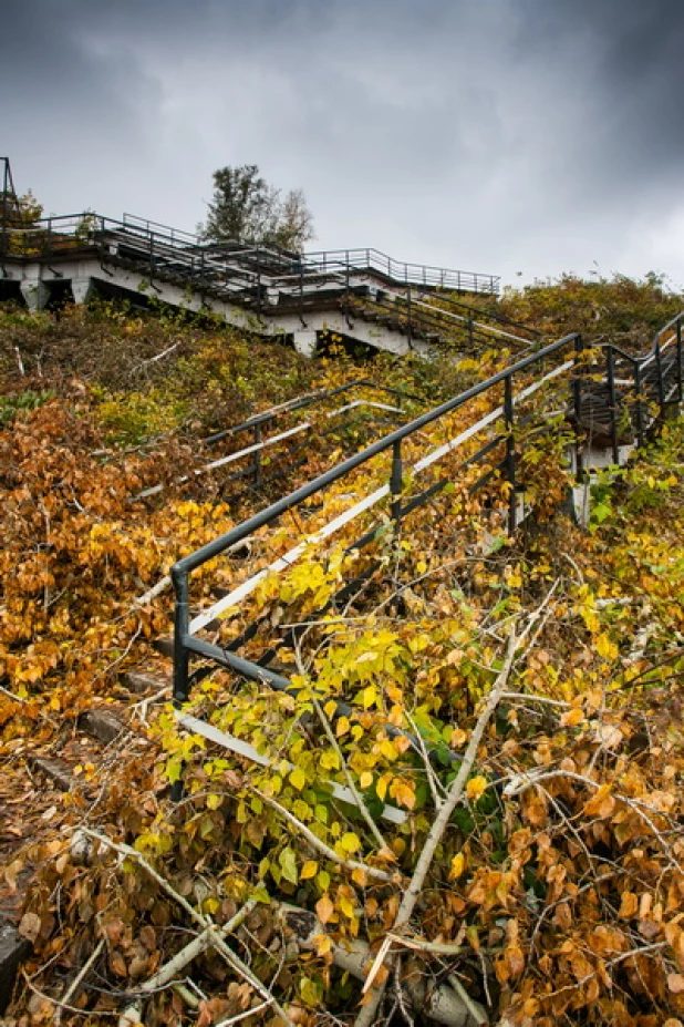 В Барнауле ломают лестницу ВДНХ.