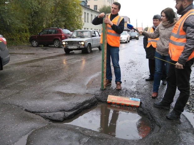 Инспекция ОНФ проверяет состояние дорог в Барнауле