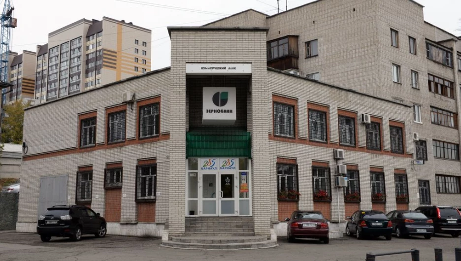 Главное здание «Зернобанка» в Барнауле купил поставщик снегоуборочной техники