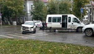 Авария на пересечении улиц Никитина и Максима Горького.