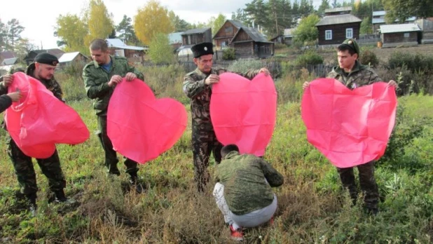 В Озерках установили памятную доску Ивану Королькову.