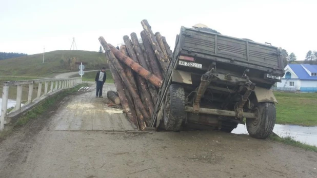 Обрушение моста на Алтае. 