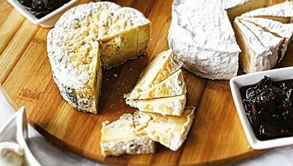Свежесваренным сыром, который сохраняет свои вкусовые качества лишь несколько часов, теперь угощают посетителей ресторана Mozzarella.