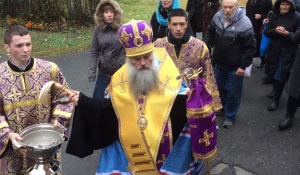 Молебен у планетария (Крестовоздвиженского храма).