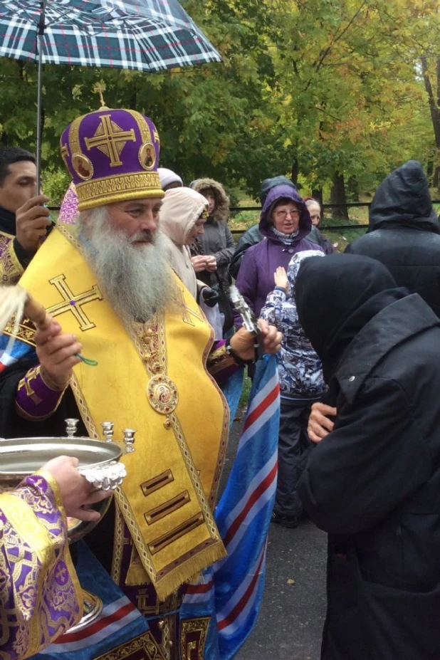 Молебен у планетария (Крестовоздвиженского храма).